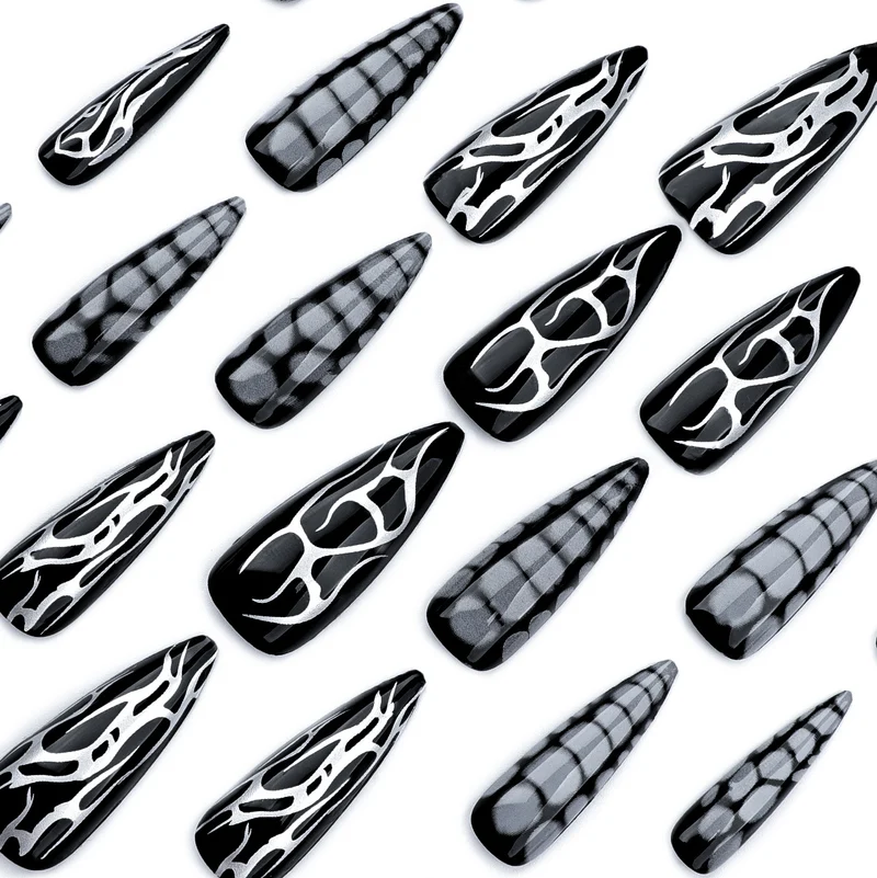 Kunstvolle Stiletto-Nägel mit modernem Strukturen-Design Karnz