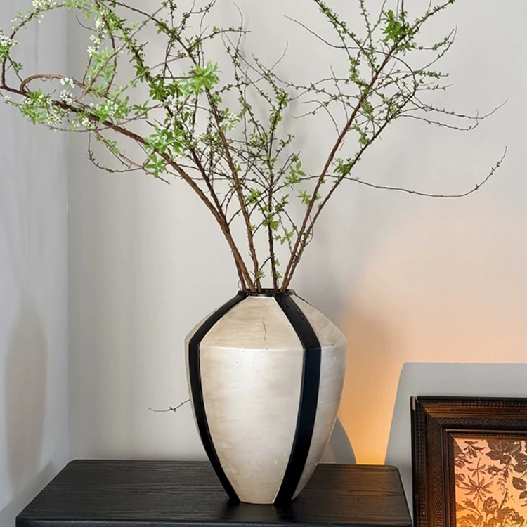 Elegante geometrische dekorative Vase