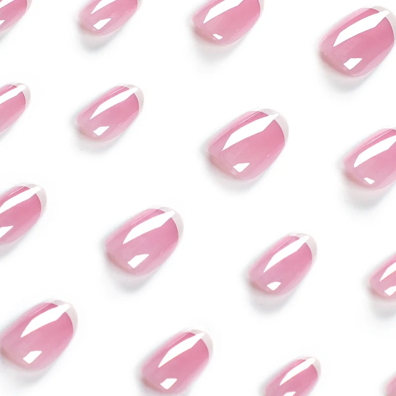 Exklusive Nagelkunst mit elegantem French-Tip Karnz