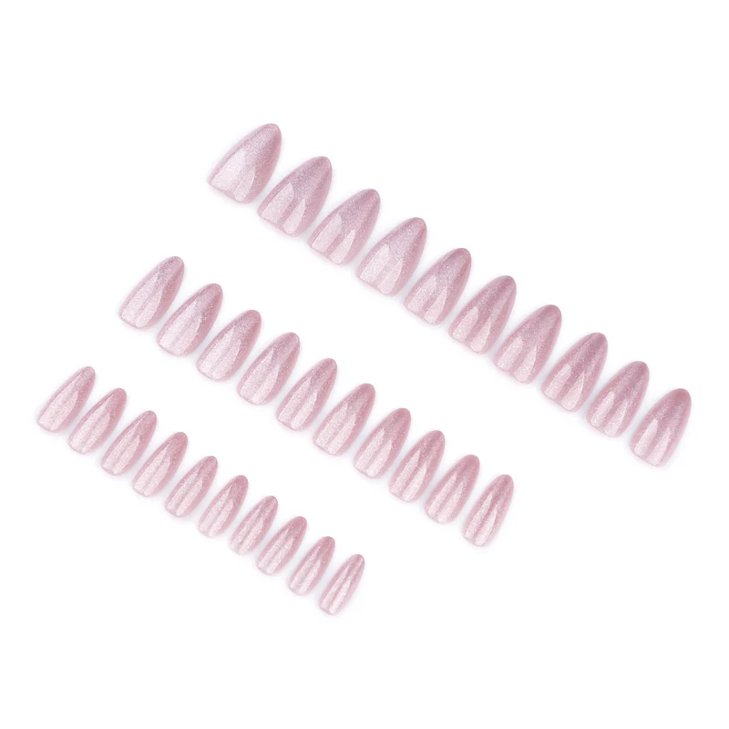 Elegante und glamouröse Nagelkunst Karnz