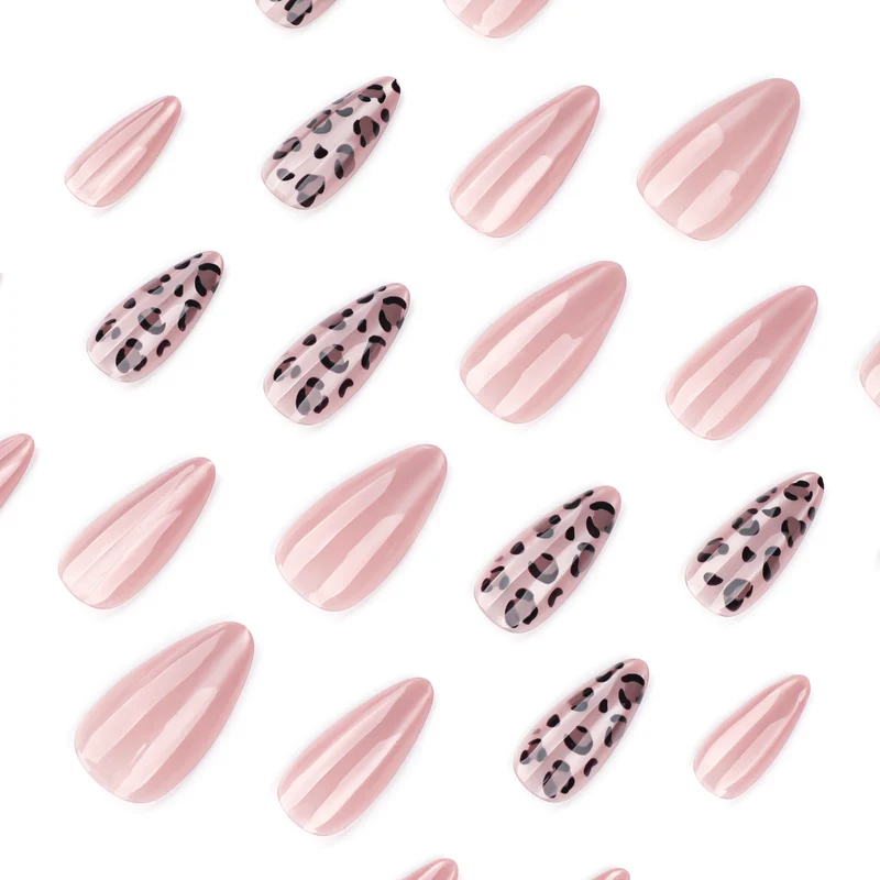 Elegante Stiletto-Nagelverlängerungen mit Leopardenmuster Karnz