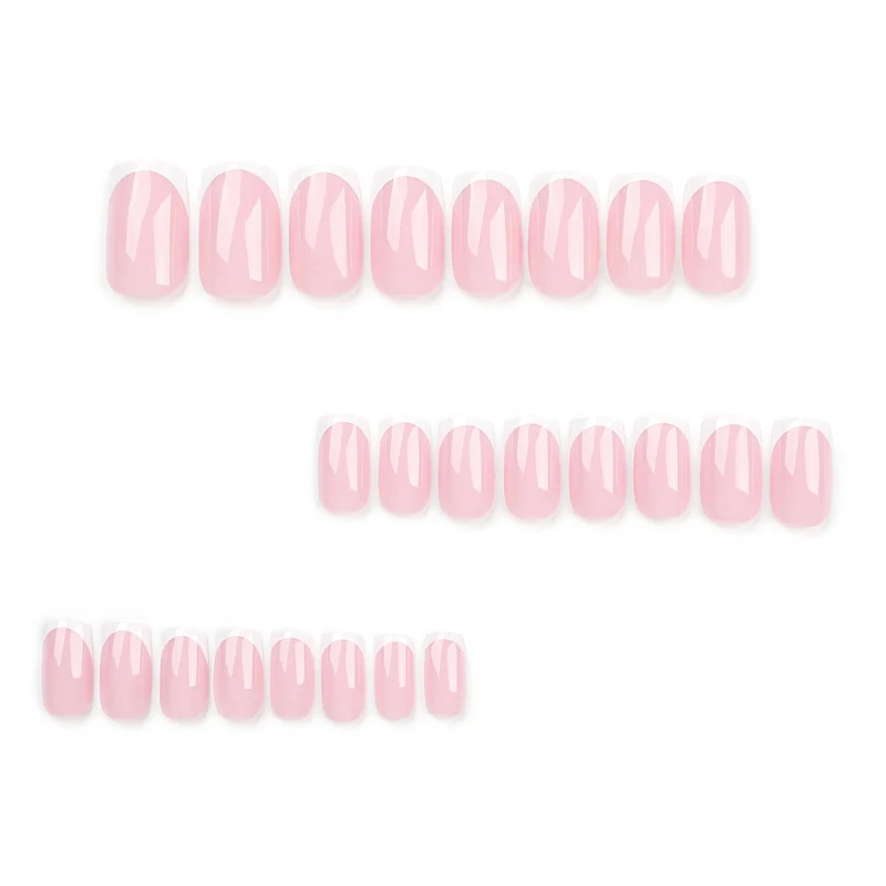 Elegante Nagelverlängerungen mit präzisem French-Tip Karnz