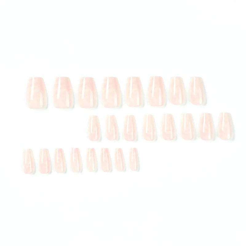 Elegante Nagelverlängerungen mit marmorierten Akzenten Karnz