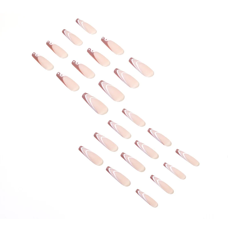 Elegante Nagelverlängerungen mit kunstvoller Wellen-Design Karnz