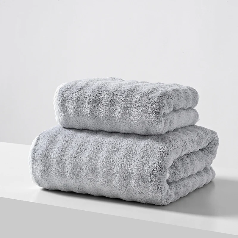 Badetuch und Handtuch aus Korallenfleece