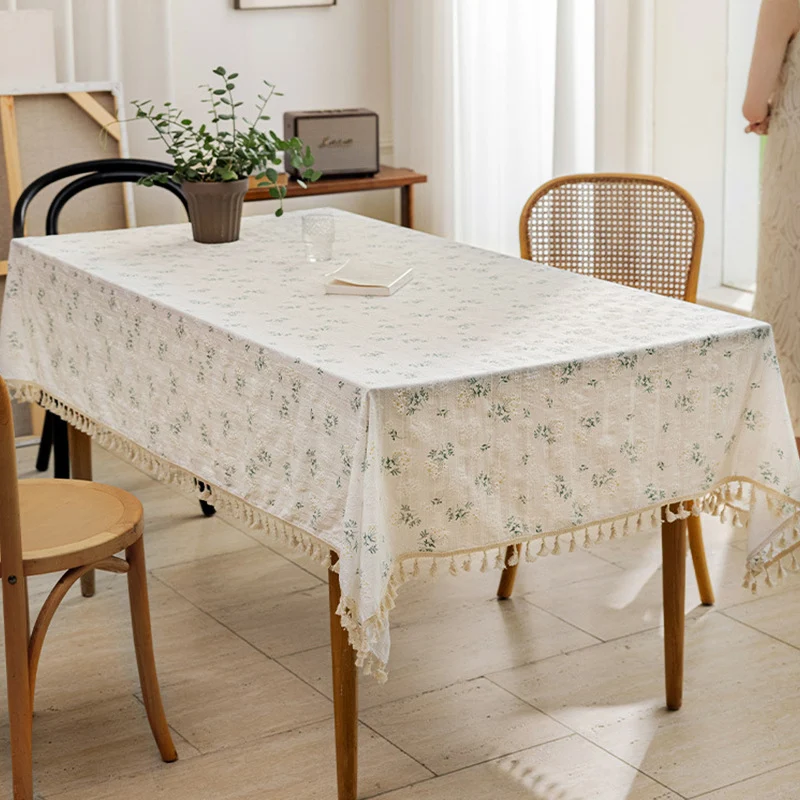 Rechteckige Tischdecke aus Leinenmischung mit Fransenbesatz und verstreuter Punktstickerei