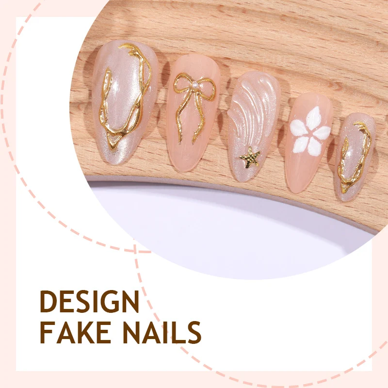 Kunstnagelset mit eleganten floralen Detailverzierungen Karnz