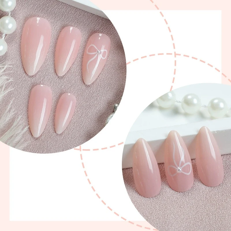 Kunstnagelset mit eleganten Designs und zarten Akzenten Karnz