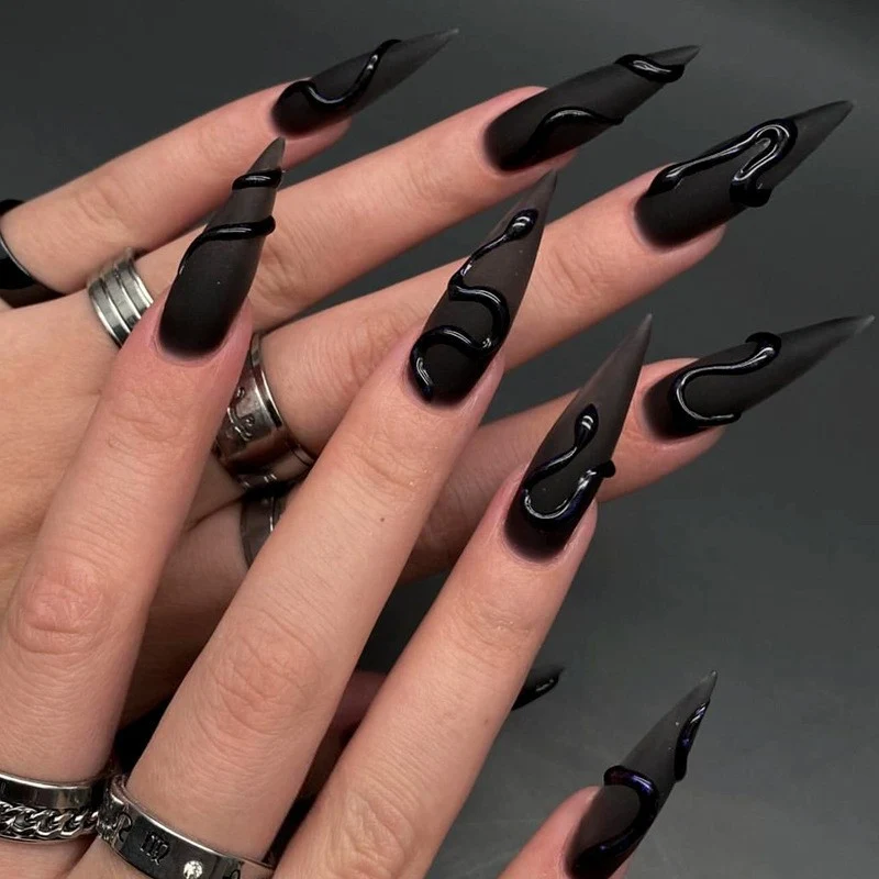 Kunstnagelset mit eleganten Blüten- und Leopardenmuster Karnz