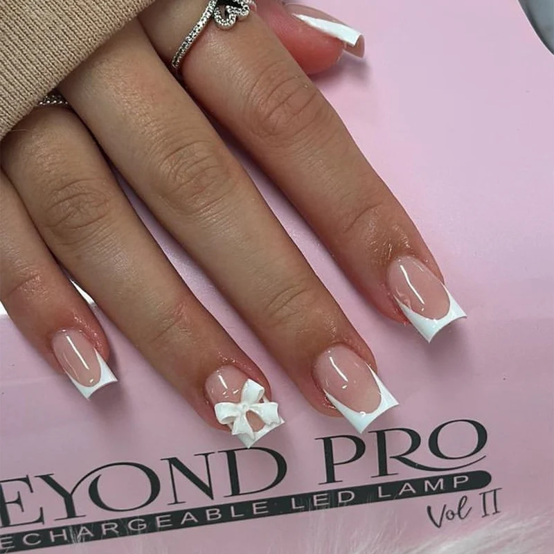 Kunstnagelset mit eleganten Blüten- und Leopardenmuster Karnz