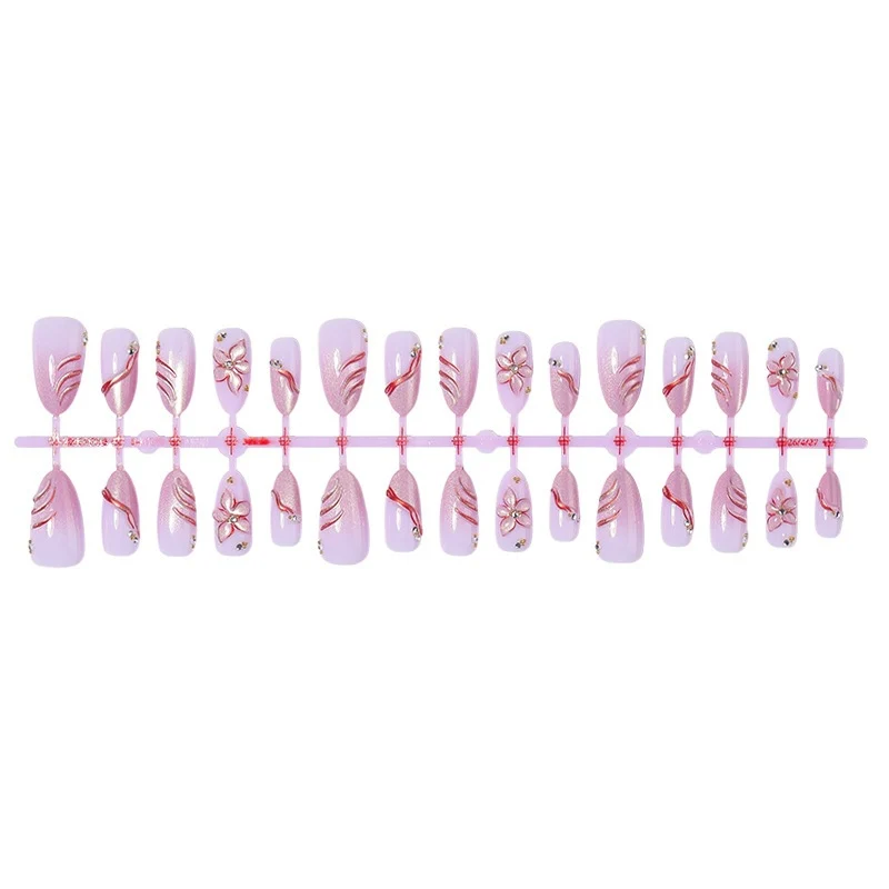 Kunstnagelset mit eleganten Blüten- und Glitzermotiven Karnz