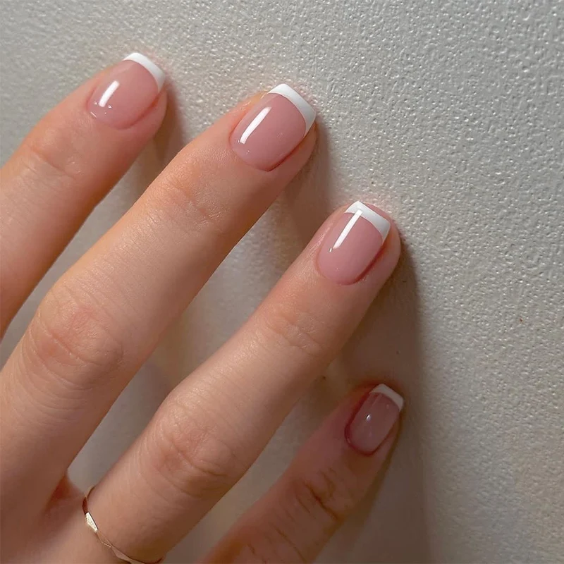 Kunstnagelset mit elegantem Ombre-Finish und spitzen Formen Karnz