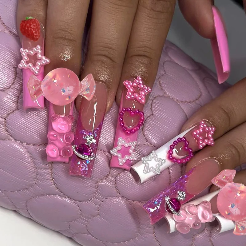 Kunstnagelset mit elegantem Ombre-Finish und spitzen Formen Karnz