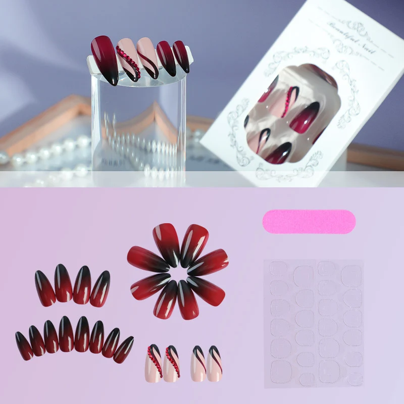 Kunstnagelset mit elegantem Ombre-Design und kreativen Verzierungen Karnz