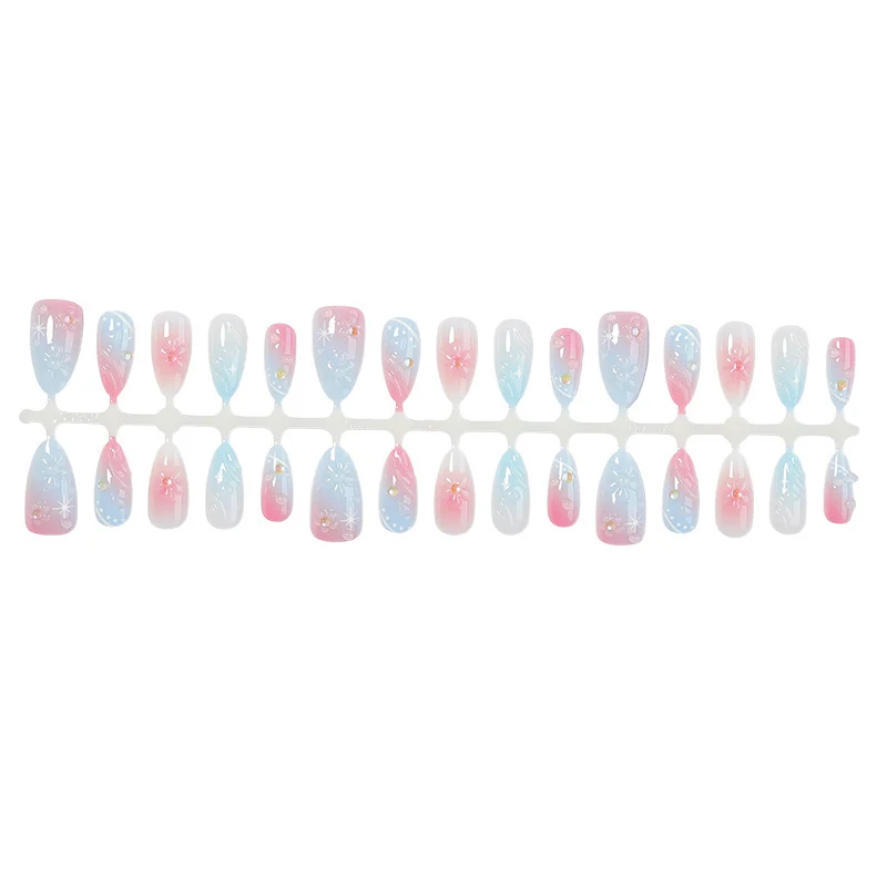 Kunstnagelset mit elegantem Ombre-Design und Blütenverzierungen Karnz