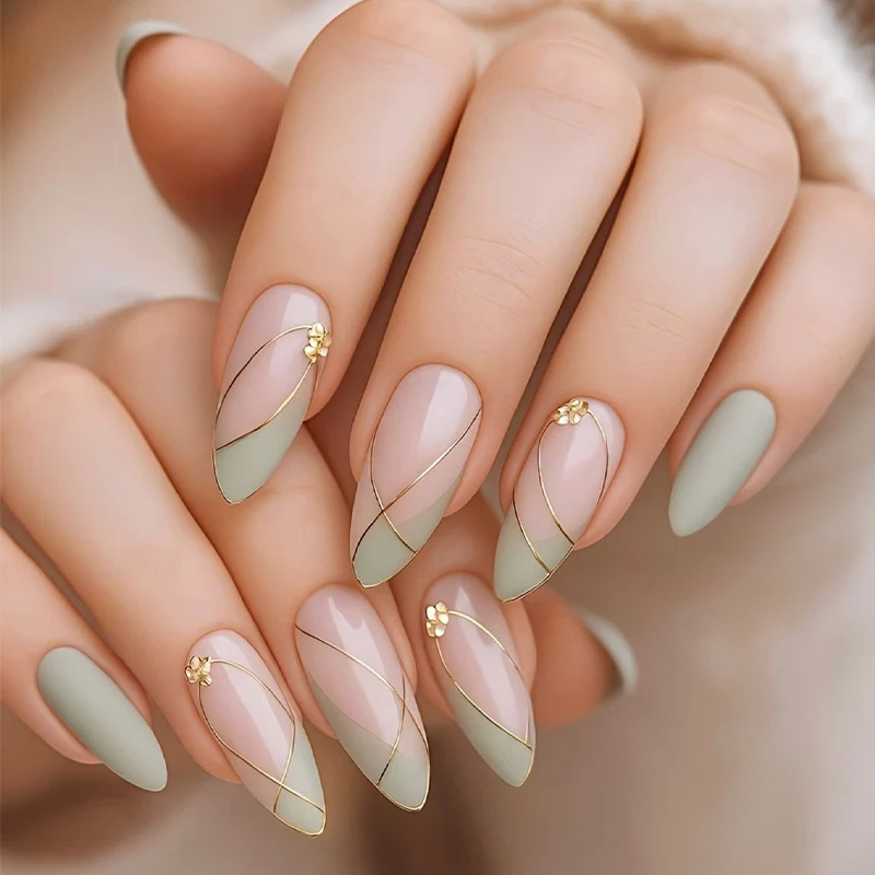 Kunstnagelset mit elegantem Marmor-Design und Goldakzenten Karnz