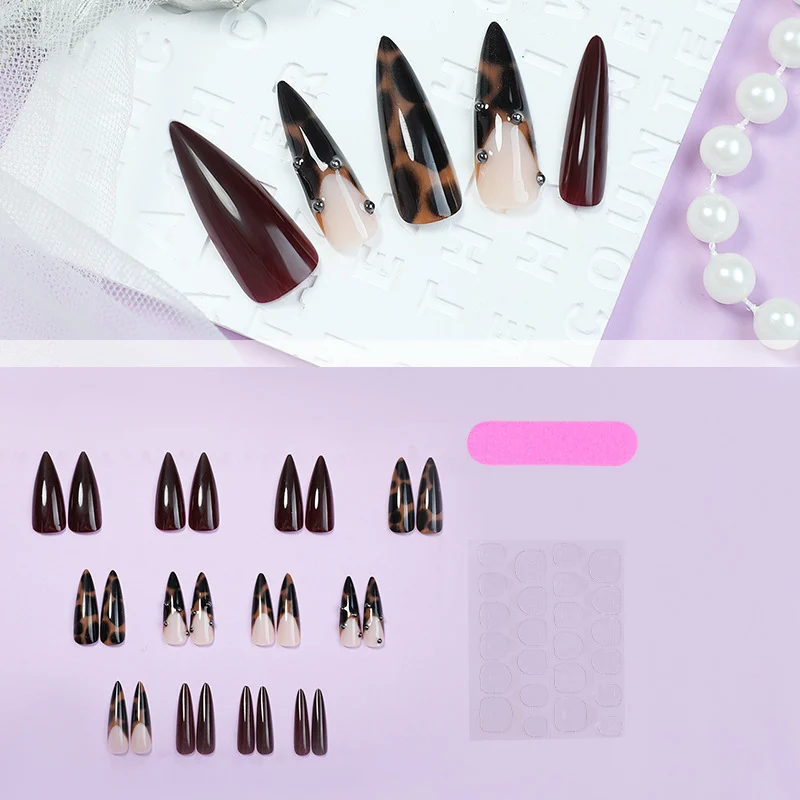 Kunstnagelset mit elegantem Leoparden- und Burgundy-Design Karnz