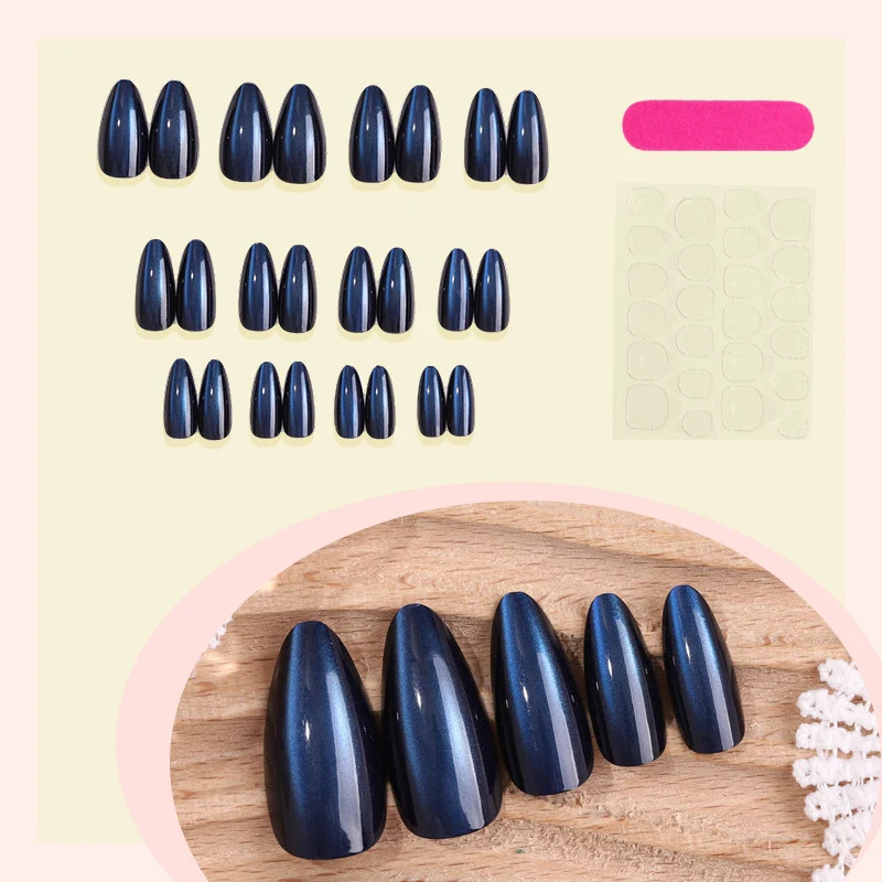 Kunstnagelset mit elegantem Hochglanz und trendigem Design Karnz