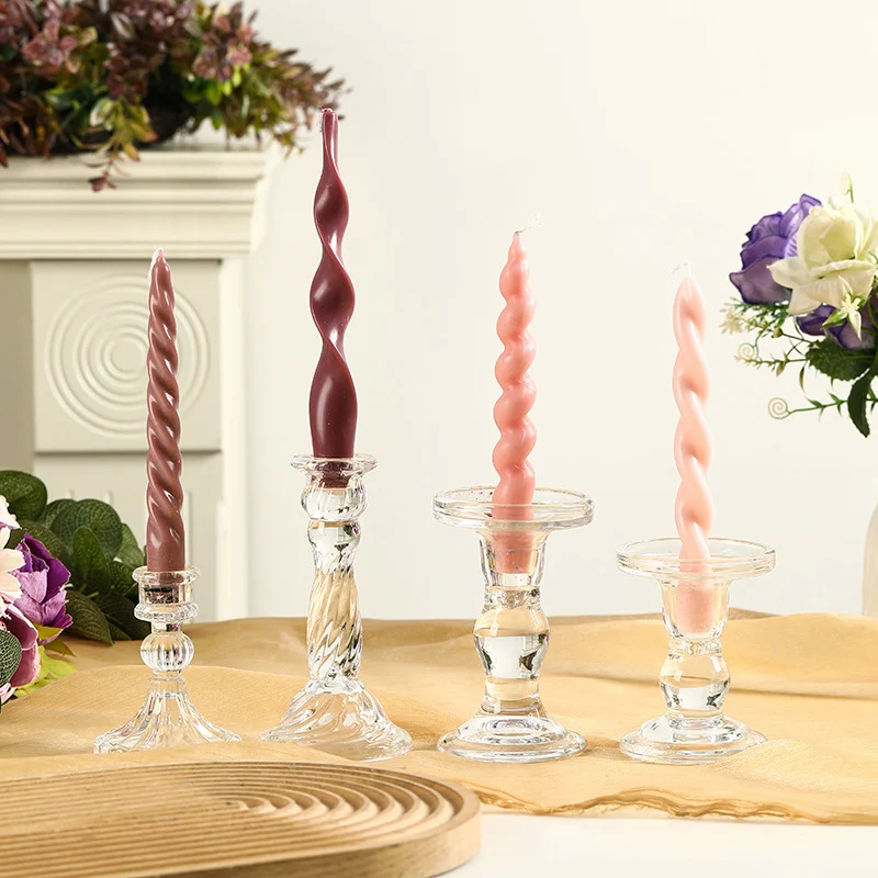 Gedrehte konisch dekorative Kerzen Set mit skulptierten Glas Haltern