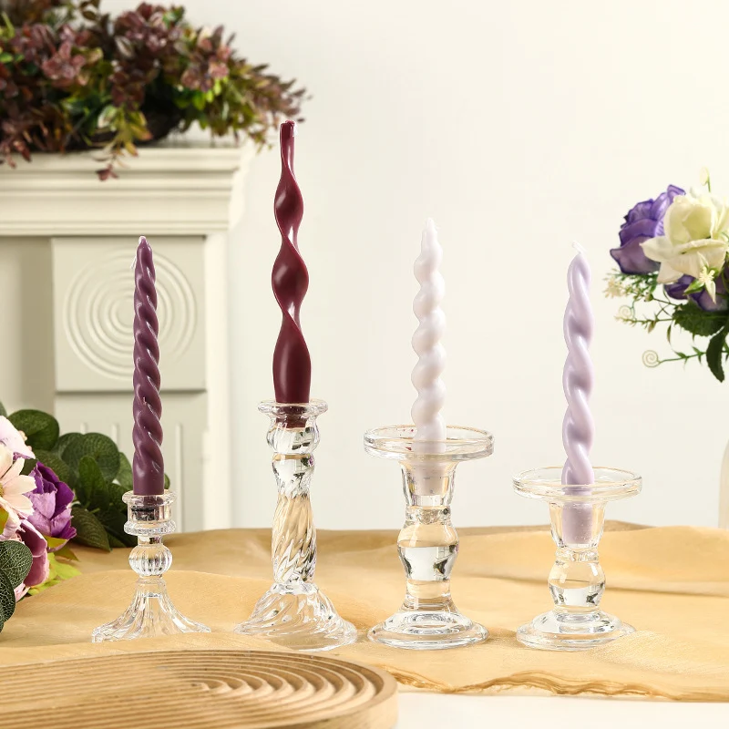 Gedrehte konisch dekorative Kerzen Set mit skulptierten Glas Haltern