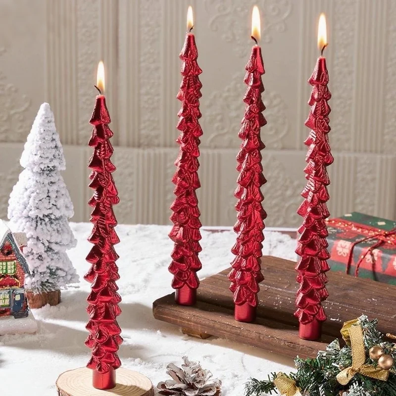 Handgefertigte skulptierte Weihnachtsbaum-Spitzkerze