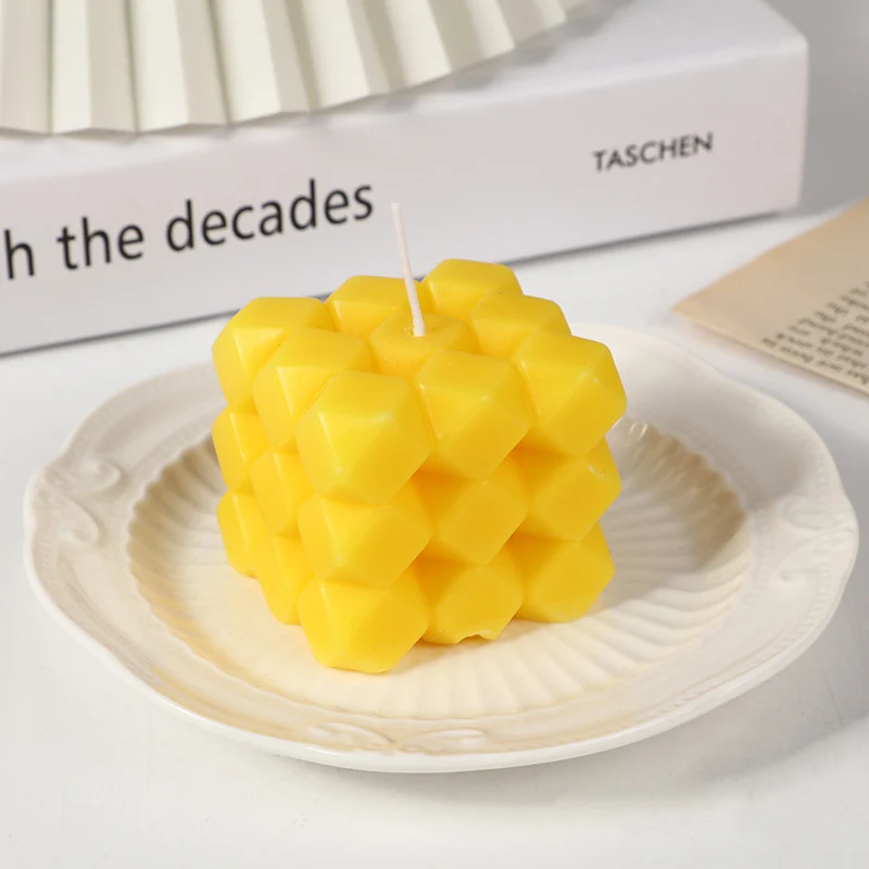 Geometrische Wabenwürfel Skulpturale Sojawachskerze