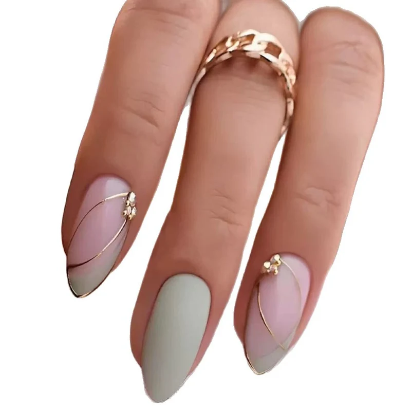 Glamouröse mandelgroße Nagelverlängerungen Karnz