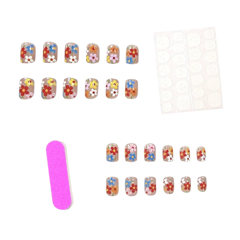 Blumeninspiriertes Acryl-Nageldesign Karnz