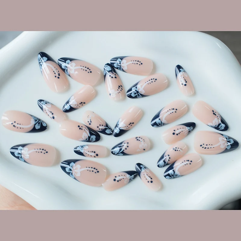 Blumige Eleganz Acryl Nagelkunst Karnz