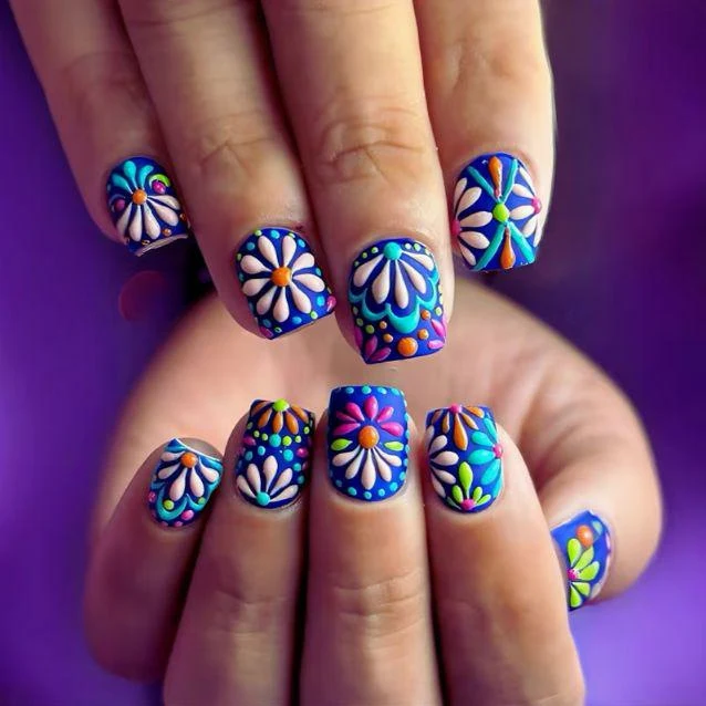 Florale dekorative Nagelkunst Verzierungen Karnz