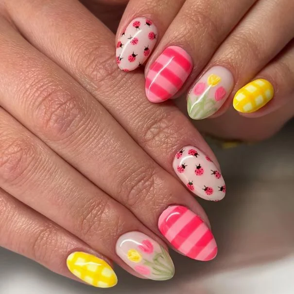 Florale Kunstfertigkeit Nagelverstärkungen Karnz