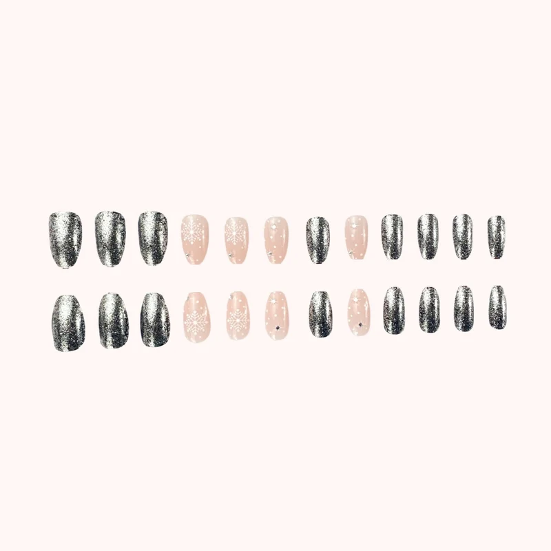 Festliches Schneeflocken-Nagelkunstdesign Karnz