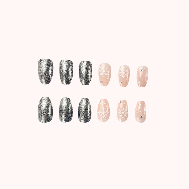 Festliches Schneeflocken-Nagelkunstdesign Karnz