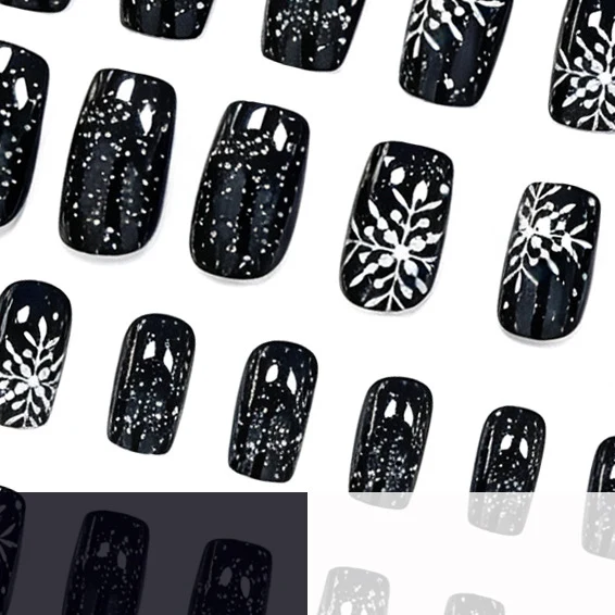Festliche Schneeflocken Nagelkunst Karnz