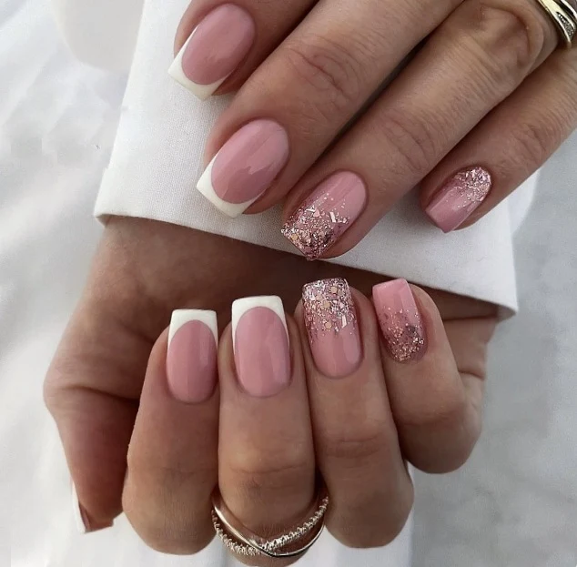 Elegante Press-On Nagelkunst Karnz