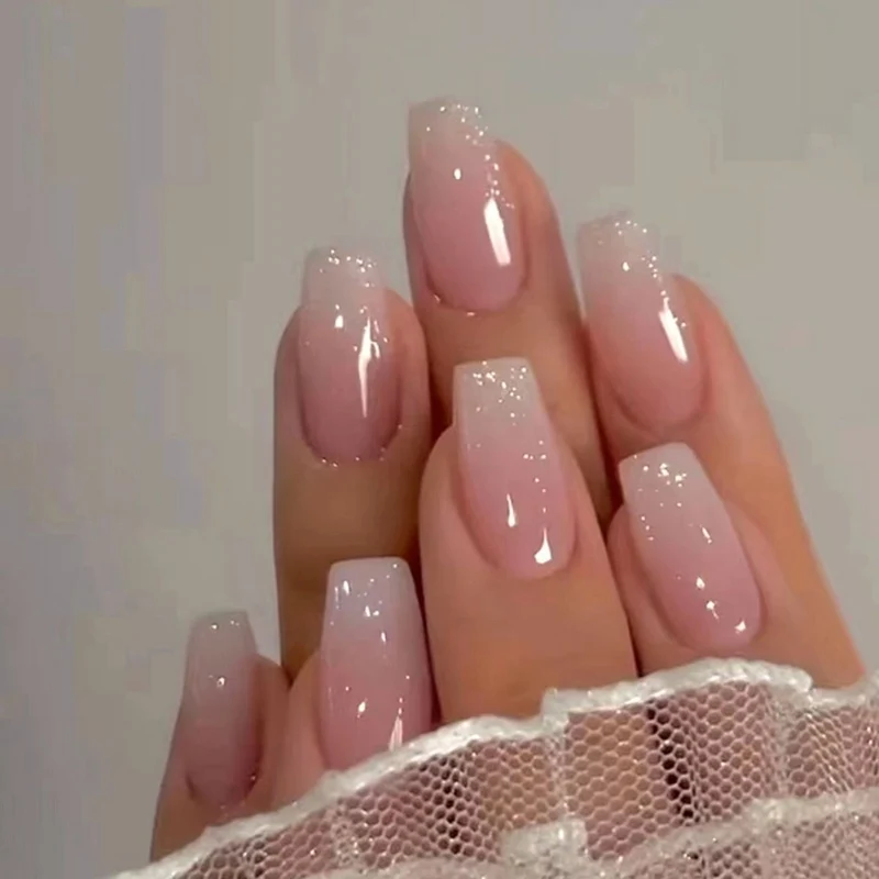 Elegante Ombre-Nagelverlängerungen Karnz