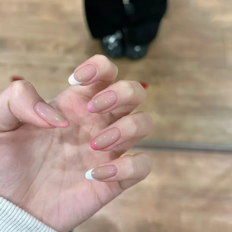 Elegante Ombre Französische Tip Nagelverlängerungen Karnz