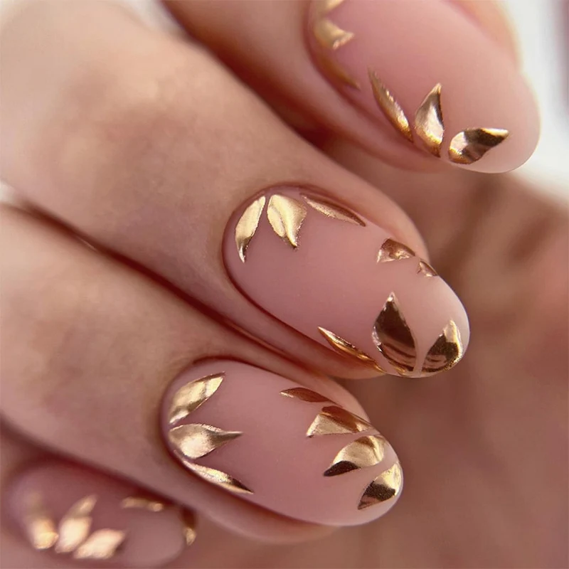 Elegante Metallic Blatt Nagelkunst Karnz