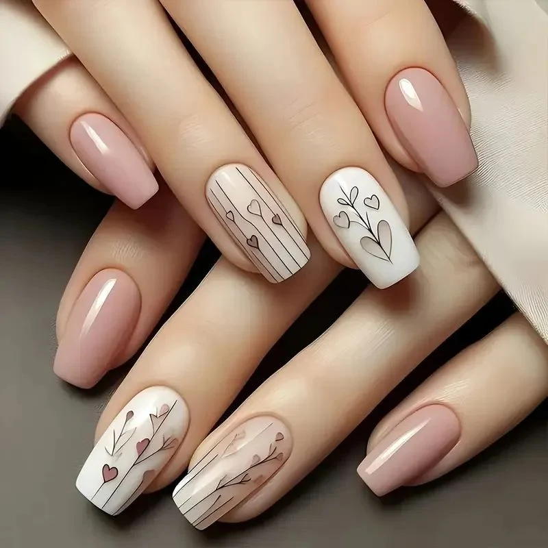 Elegante herzförmige Acryl-Nagelkunst Karnz