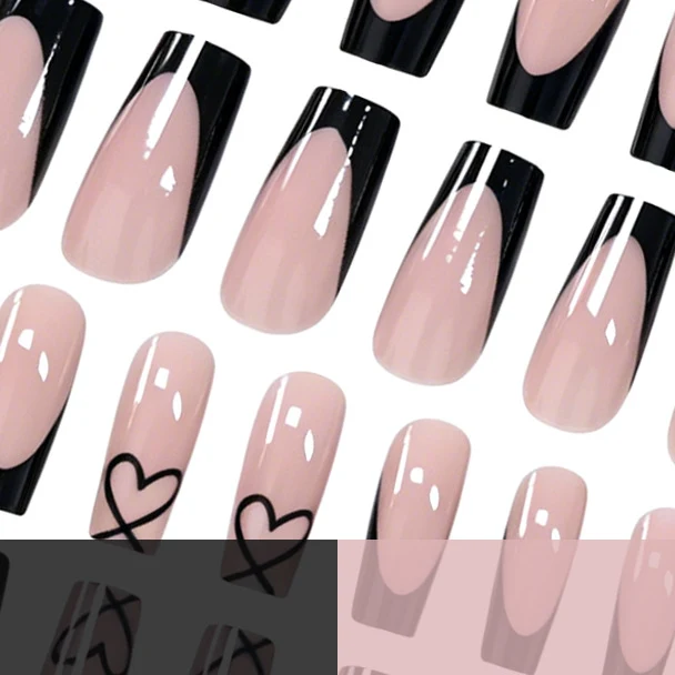 Elegantes herzgemustertes Acryl-Nageldesign Karnz
