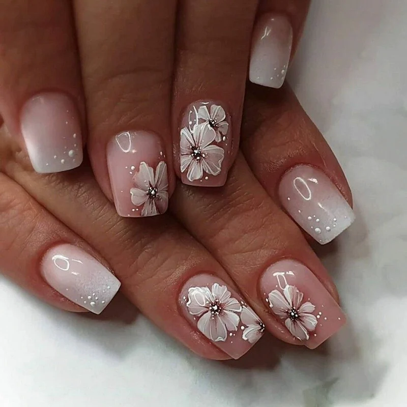 Elegantes Florales Nagelkunstset Karnz
