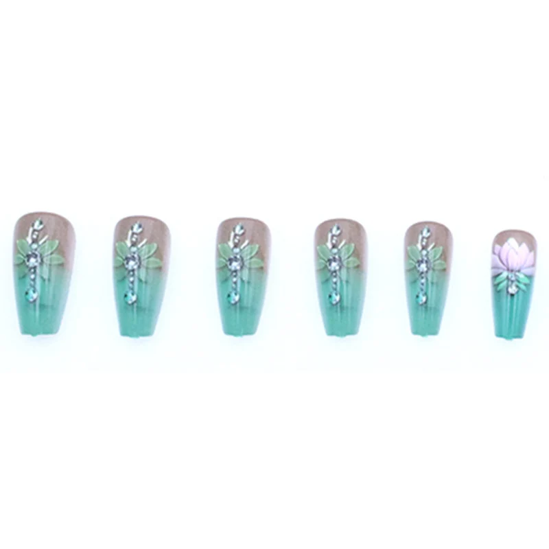 Elegante florale Edelstein-Nagelkunst Karnz
