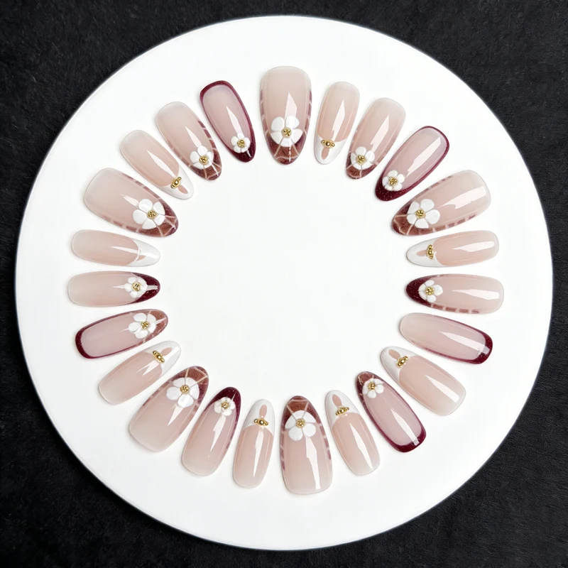 Elegante florale Design Press-On-Nagelverzierung Karnz