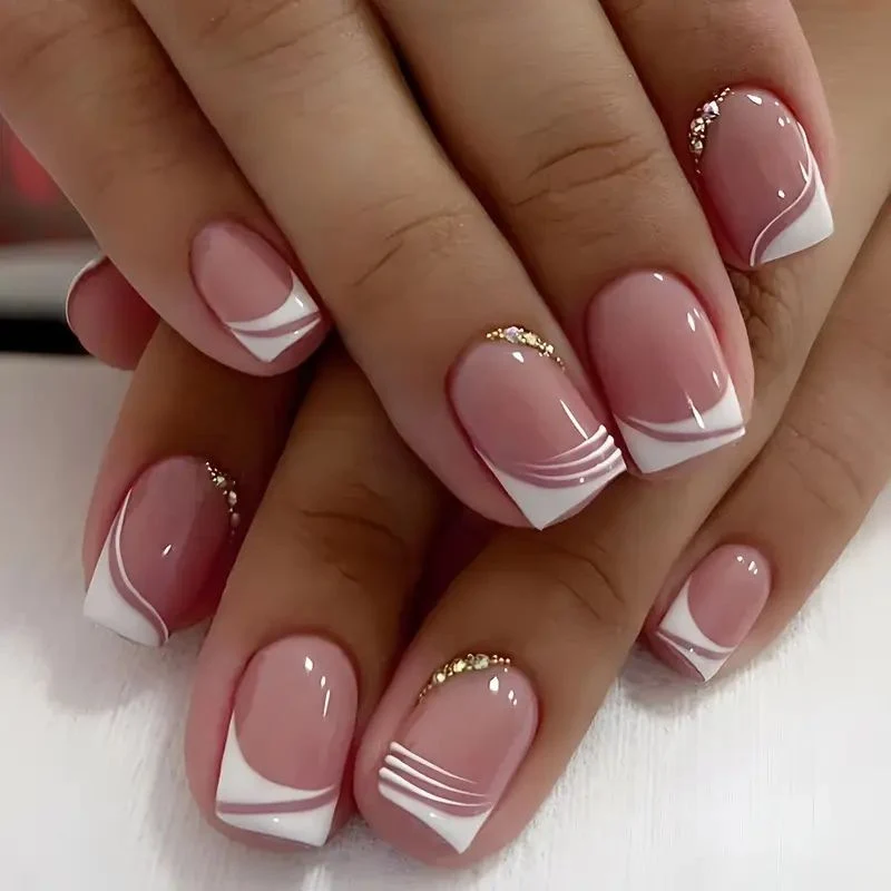 Elegante Blumendesign Nagelkunstveredelungen Karnz