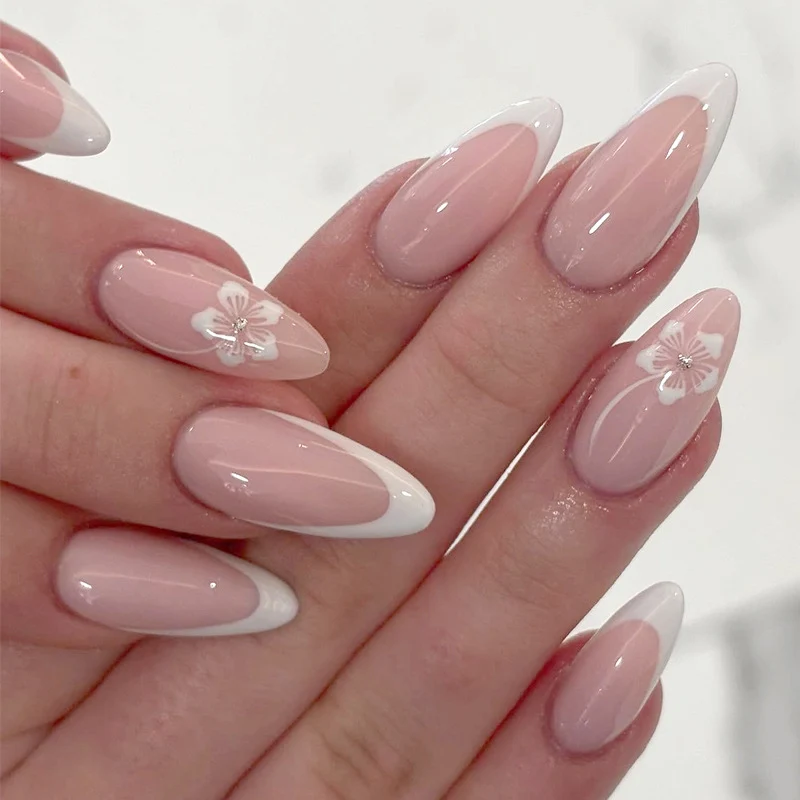 Elegante mandelförmige Nail Art Extensions Karnz