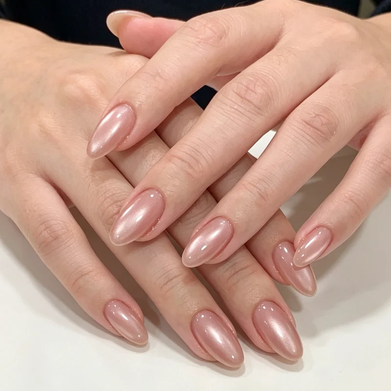 Elegante mandelförmige Gel-Nagelerweiterungen Karnz