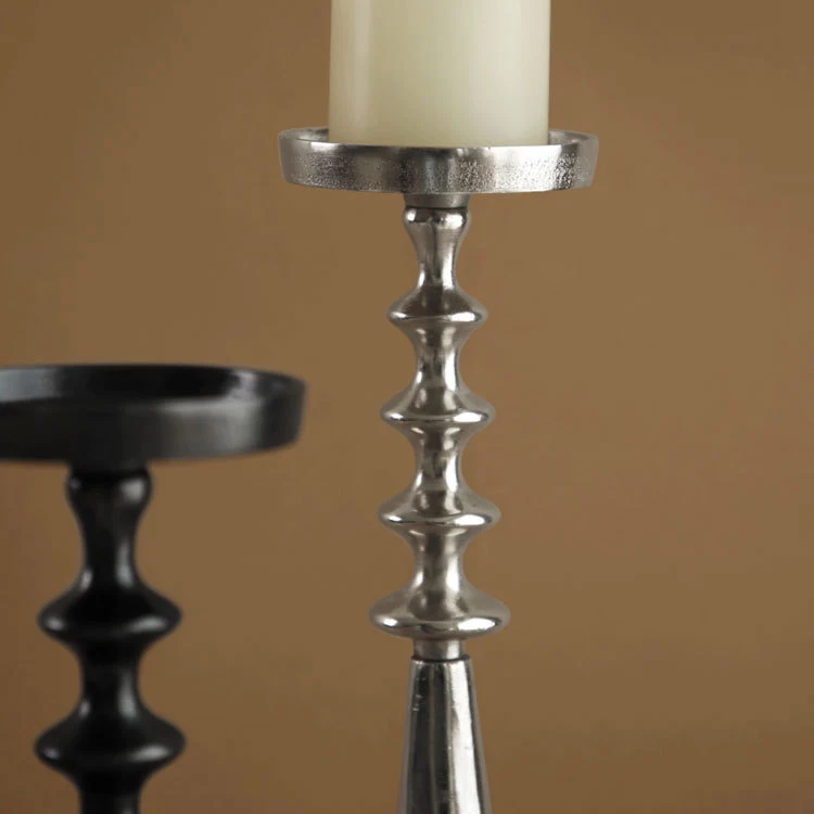 Eleganter Metallkerzenhalter