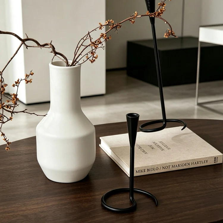 Moderne skulpturale Stehlampe