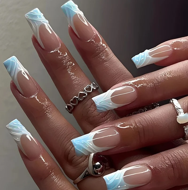 Dekorative Lange Stiletto Nagelverlängerungen Karnz