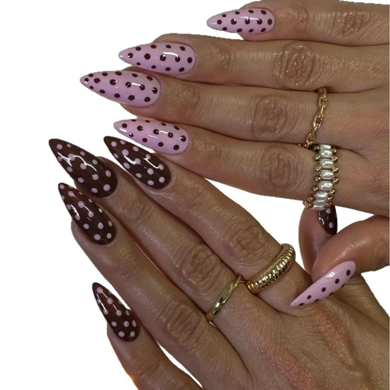 Chic dekorative Press-On Nagelverzierungen Karnz